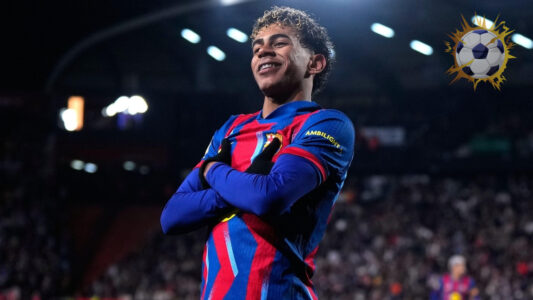 لاعبو برشلونة وفياريال في مواجهة قوية بالدوري الإسباني على ملعب كامب نو