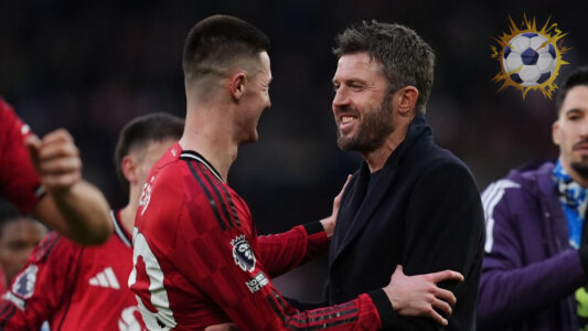 بنيامين سيسكو يحتفل بهدفه مع مانشستر يونايتد ضد إيفرتون في الدوري الإنجليزي