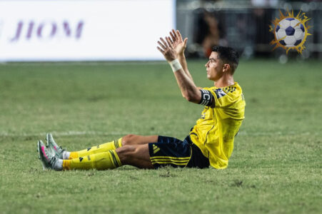 كريستيانو رونالدو يحتفل بهدفه مع نادي النصر ضد النجمة في الدوري السعودي للمحترفين