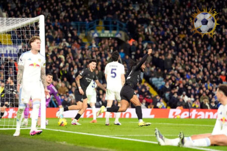 احتفال أنطوان سيمينيو بهدفه في مرمى ليدز يونايتد بالدوري الإنجليزي