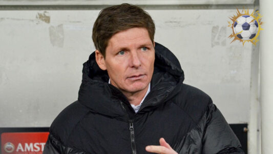 أوليفر غلاسنر مدرب كريستال بالاس يتحدث في مؤتمر صحفي عن مستقبله