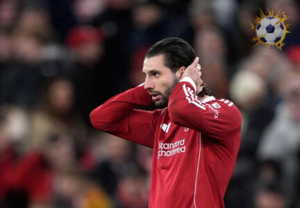 آرني سلوت مدرب ليفربول يبدو محبطاً بعد الهزيمة أمام برايتون في الدوري الإنجليزي