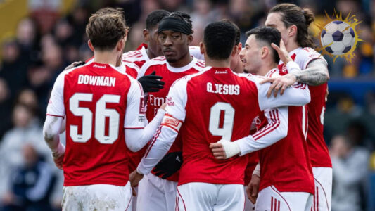 احتفال لاعبي أرسنال بالفوز على مانسفيلد تاون في كأس الاتحاد الإنجليزي