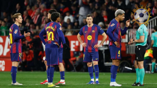 لاعبو برشلونة في مواجهة إشبيلية بالدوري الإسباني