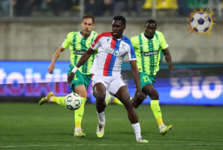 إسماعيلا سار يحتفل بهدفه في مرمى أيك لارنكا في دوري المؤتمر الأوروبي