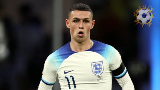 توماس توخيل يوجه تعليماته للاعبي منتخب إنجلترا خلال مباراة إنجلترا ضد أوروغواي الودية