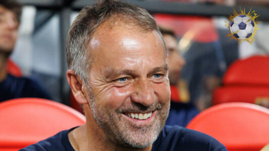 هانزي فليك مدرب برشلونة يتحدث في مؤتمر صحفي عن مستقبله مع النادي الكتالوني