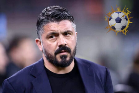 جينارو جاتوزو مدرب منتخب إيطاليا يتحدث في مؤتمر صحفي قبل مباراة ملحق كأس العالم