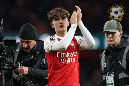 ماكس دومان موهبة أرسنال يحتفل بهدفه التاريخي في الدوري الإنجليزي