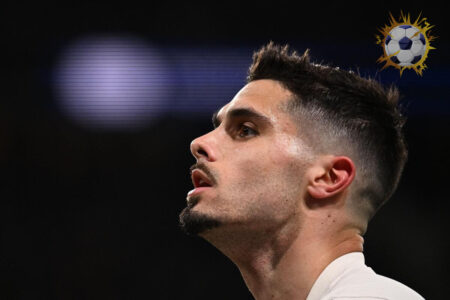 بيدرو نيتو لاعب تشيلسي يعتذر لجامع الكرات بعد مباراة باريس سان جيرمان في دوري أبطال أوروبا