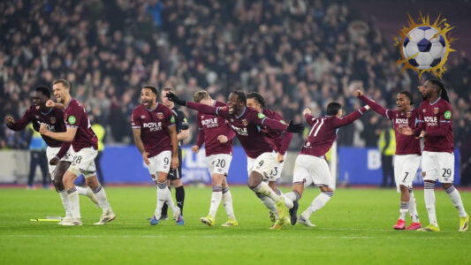 احتفال لاعبي وست هام بالتأهل لربع نهائي كأس الاتحاد الإنجليزي بعد الفوز على برينتفورد